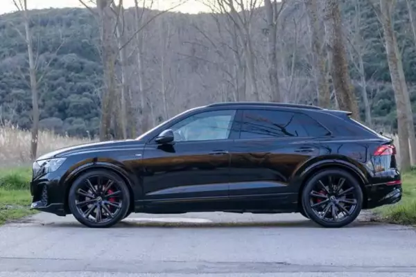 Audi Q8 for rent in Rose