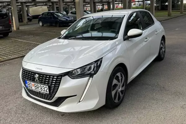 Peugeot 208 for rent in Bar