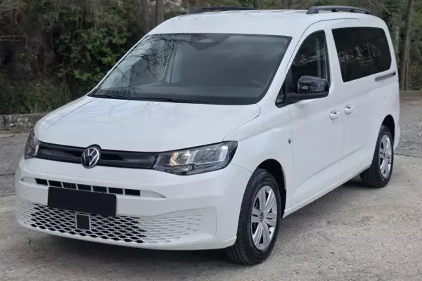 Volkswagen Caddy Maxi for rent in Rose