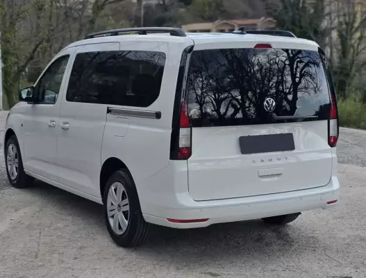 Volkswagen Caddy Maxi for rent in Bijela