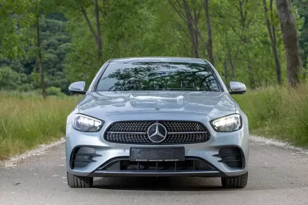 Mercedes E 220 for rent in Bečići