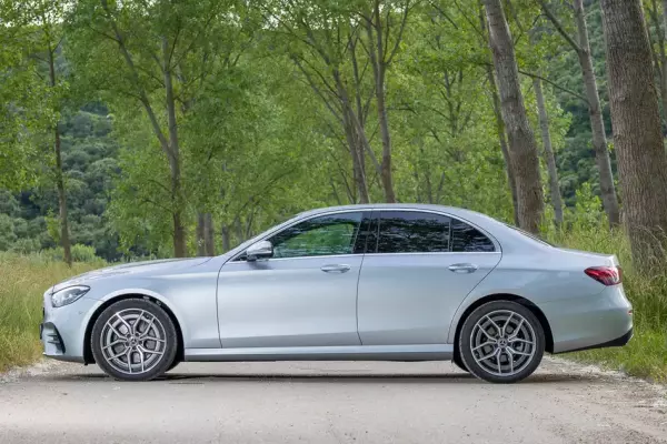 Mercedes E 220 for rent in Bečići