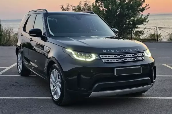 Land Rover Discovery for rent in Montenegro