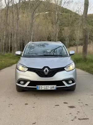 Renault Grand Scenic for rent in Rose