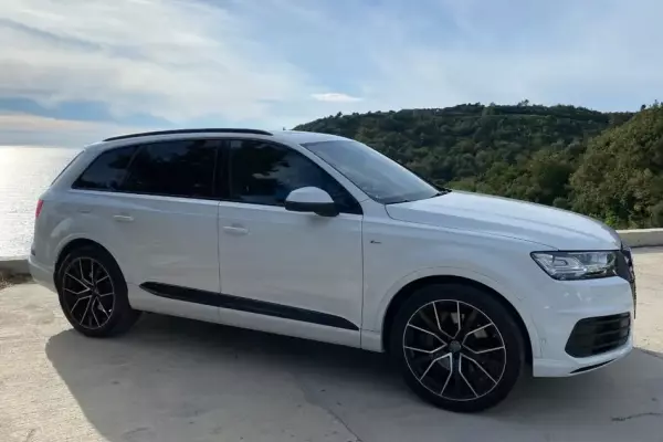 Audi Q7 for rent in Radovici