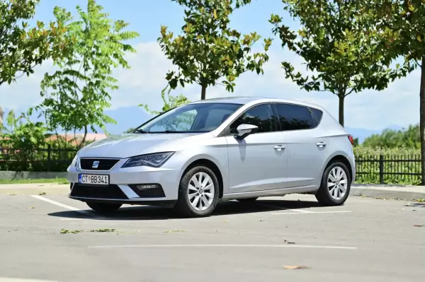 Seat Leon for rent in Igalo
