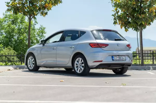 Seat Leon for rent in Igalo