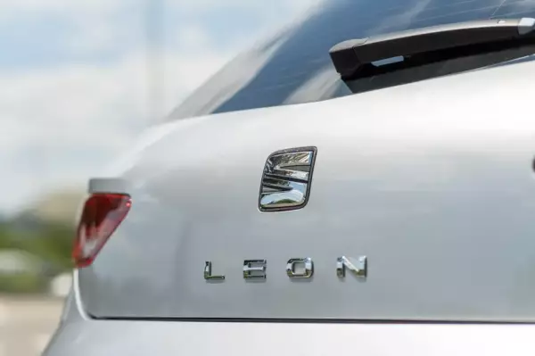 Seat Leon for rent in Igalo