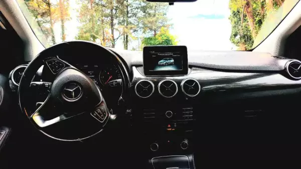 Mercedes B 180 for rent in Montenegro
