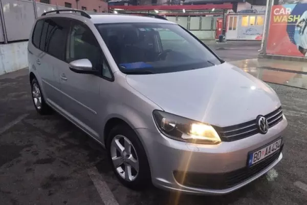 Volkswagen Touran for rent in Perast