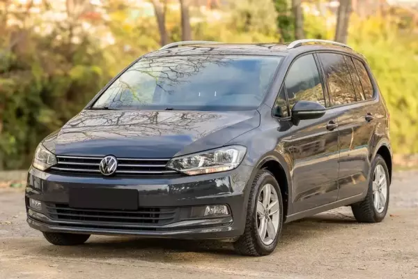 Volkswagen Touran for rent in Perast