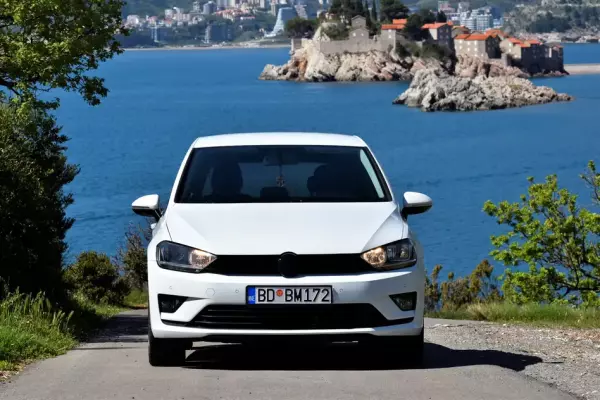 Volkswagen Golf Sportsvan for rent in Prcanj