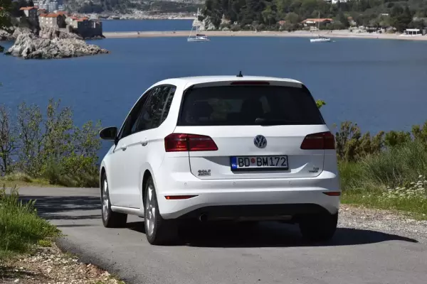 Volkswagen Golf Sportsvan for rent in Prcanj
