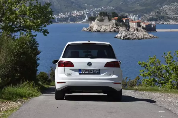 Volkswagen Golf Sportsvan for rent in Prcanj