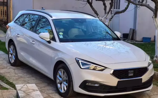 Seat Leon for rent in Rose