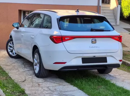 Seat Leon for rent in Rose