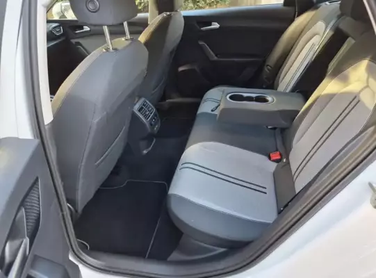 Seat Leon for rent in Rose