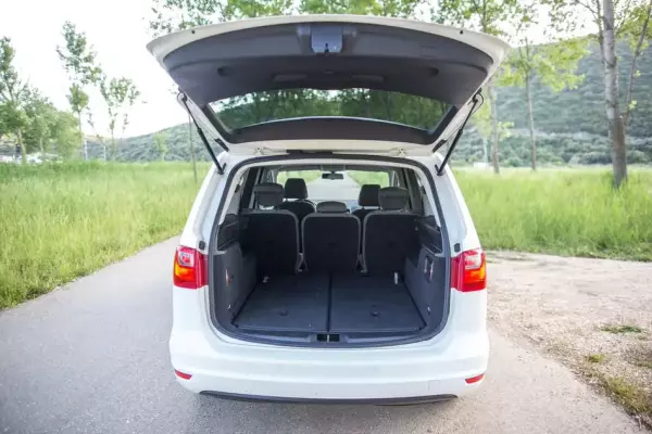 Seat Alhambra for rent in Djenovici