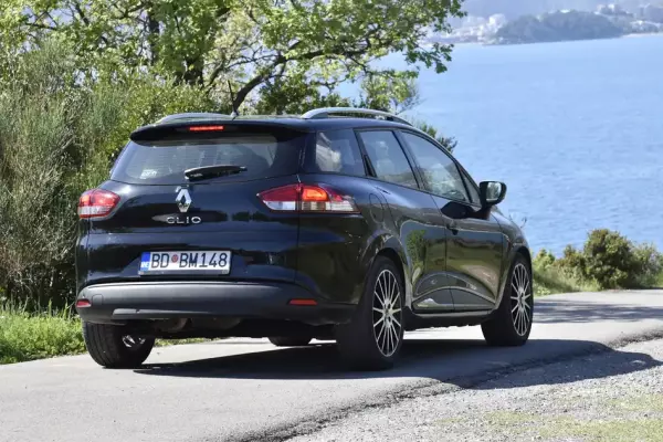 Renault Clio Grandtour for rent in Budva