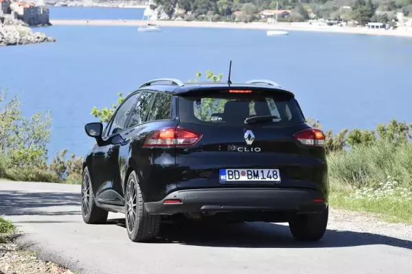 Renault Clio Grandtour for rent in Budva