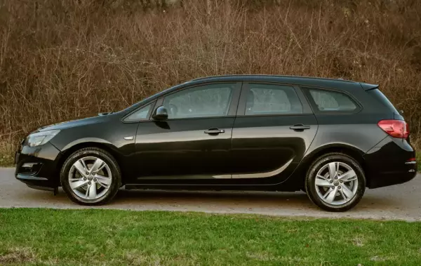 Opel Astra for rent in Niksic