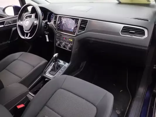Volkswagen Golf Sportsvan for rent in Rose