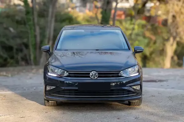 Volkswagen Golf Sportsvan for rent in Igalo