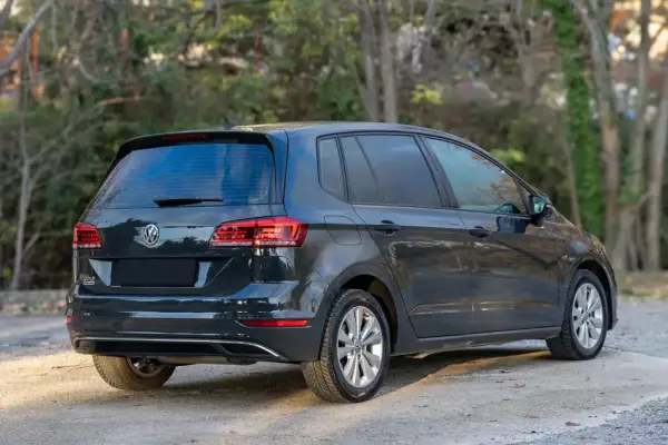 Volkswagen Golf Sportsvan for rent in Igalo