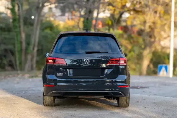 Volkswagen Golf Sportsvan for rent in Igalo