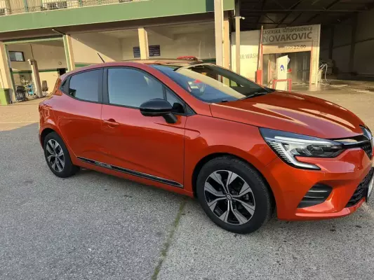 Renault Clio for rent in Montenegro