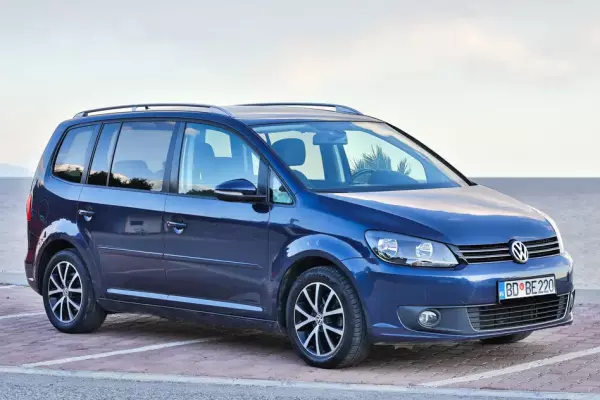 Volkswagen Touran for rent in Perast