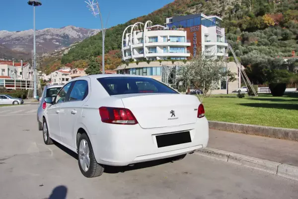 Peugeot 301 for rent in Bečići