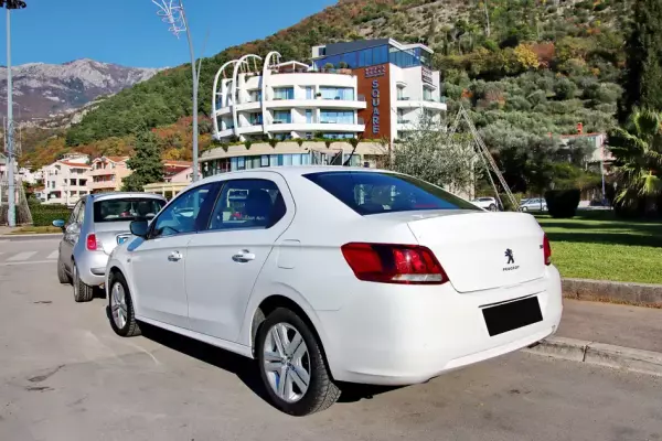 Peugeot 301 for rent in Bečići