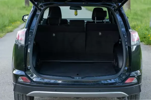 Toyota RAV4 for rent in Prcanj