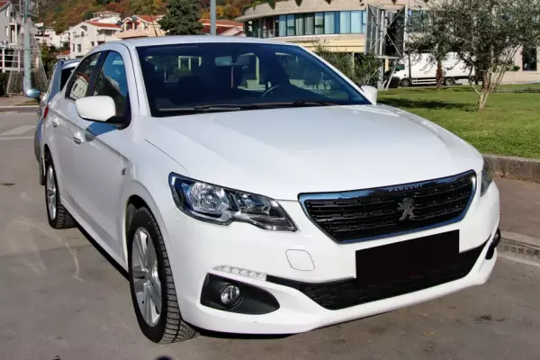 Peugeot 301 for rent in Bečići