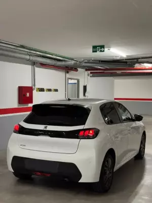 Peugeot 208 for rent in Bar