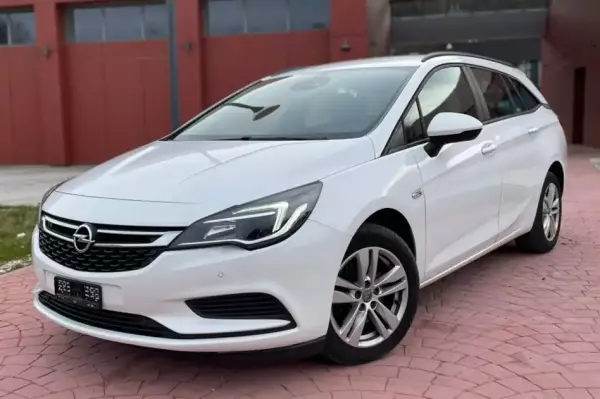 Opel Astra for rent in Bijela