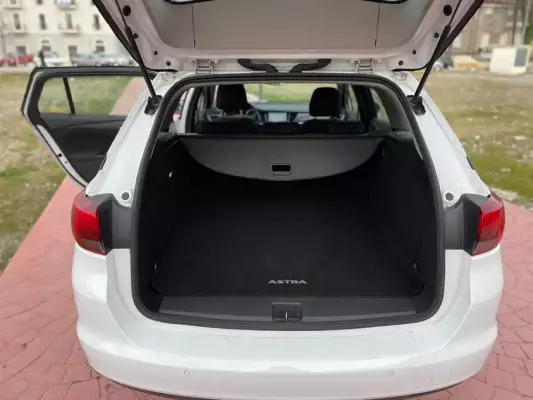 Opel Astra for rent in Bijela