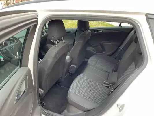 Opel Astra for rent in Bijela