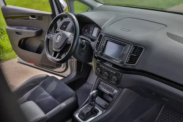 Volkswagen Sharan for rent in Budva