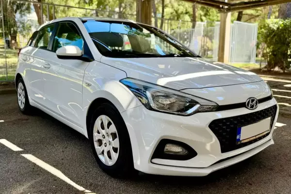 Hyundai i20 for rent in Rose