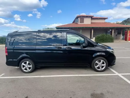 Mercedes V200 for rent in Rose