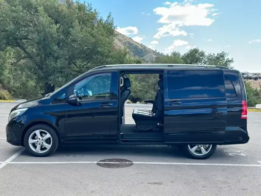 Mercedes V200 for rent in Rose
