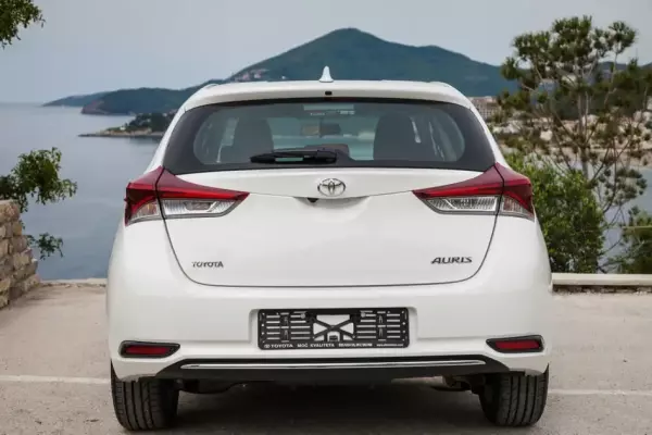 Toyota Auris for rent in Petrovac