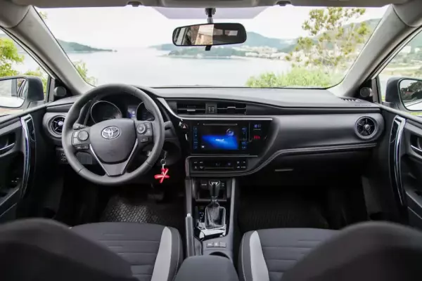 Toyota Auris for rent in Petrovac