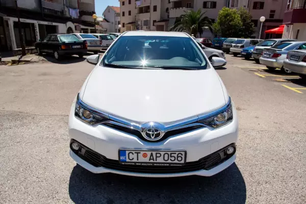 Toyota Auris for rent in Petrovac
