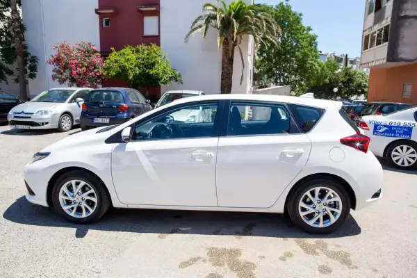 Toyota Auris for rent in Petrovac