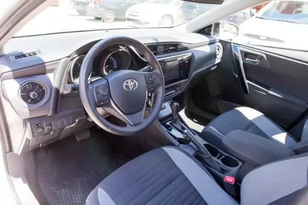 Toyota Auris for rent in Petrovac