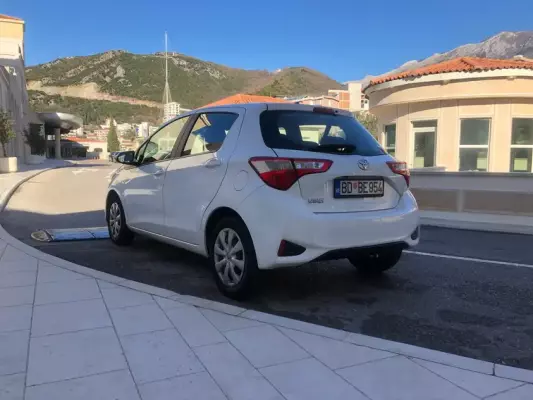 Toyota Yaris for rent in Prcanj