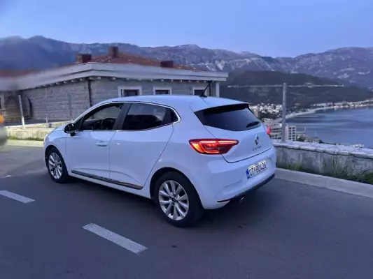 Renault Clio for rent in Rose